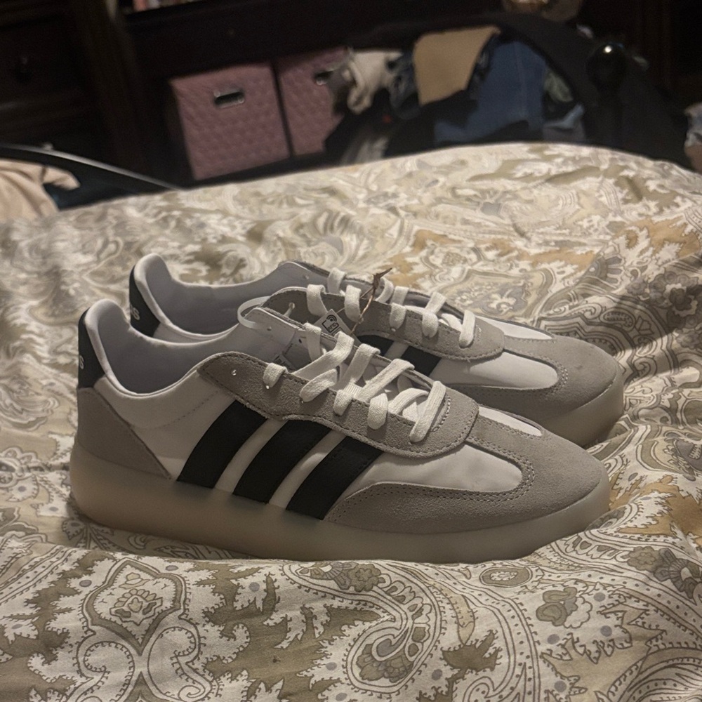 Women’s Size 9 Gray and Black Gum Bottom Sneakers